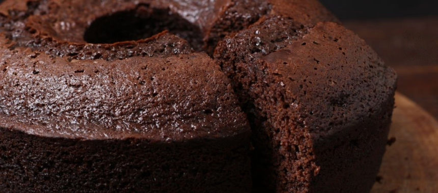 Bolo de Chocolate com Apenas Ingredientes Básicos